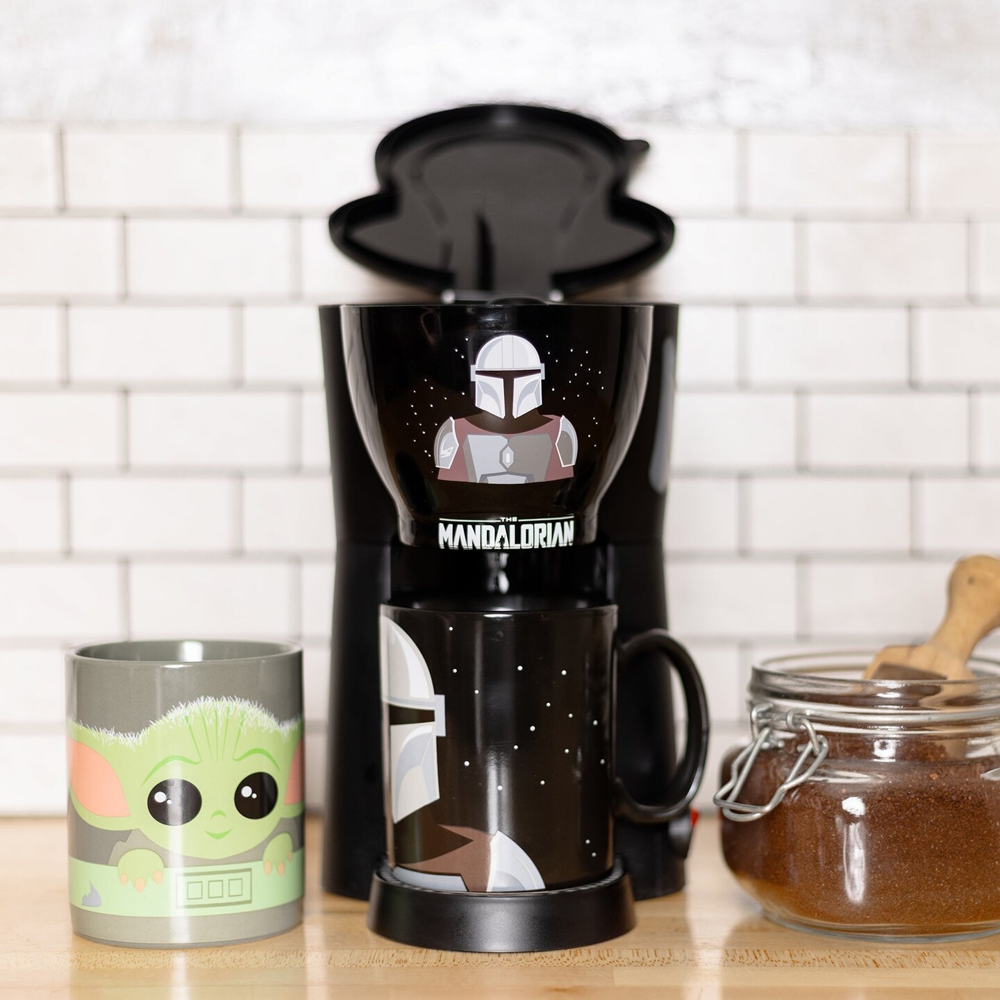 Uncanny Brands Star Wars The Mandalorian &#x26; Baby Yoda Coffee Maker Set