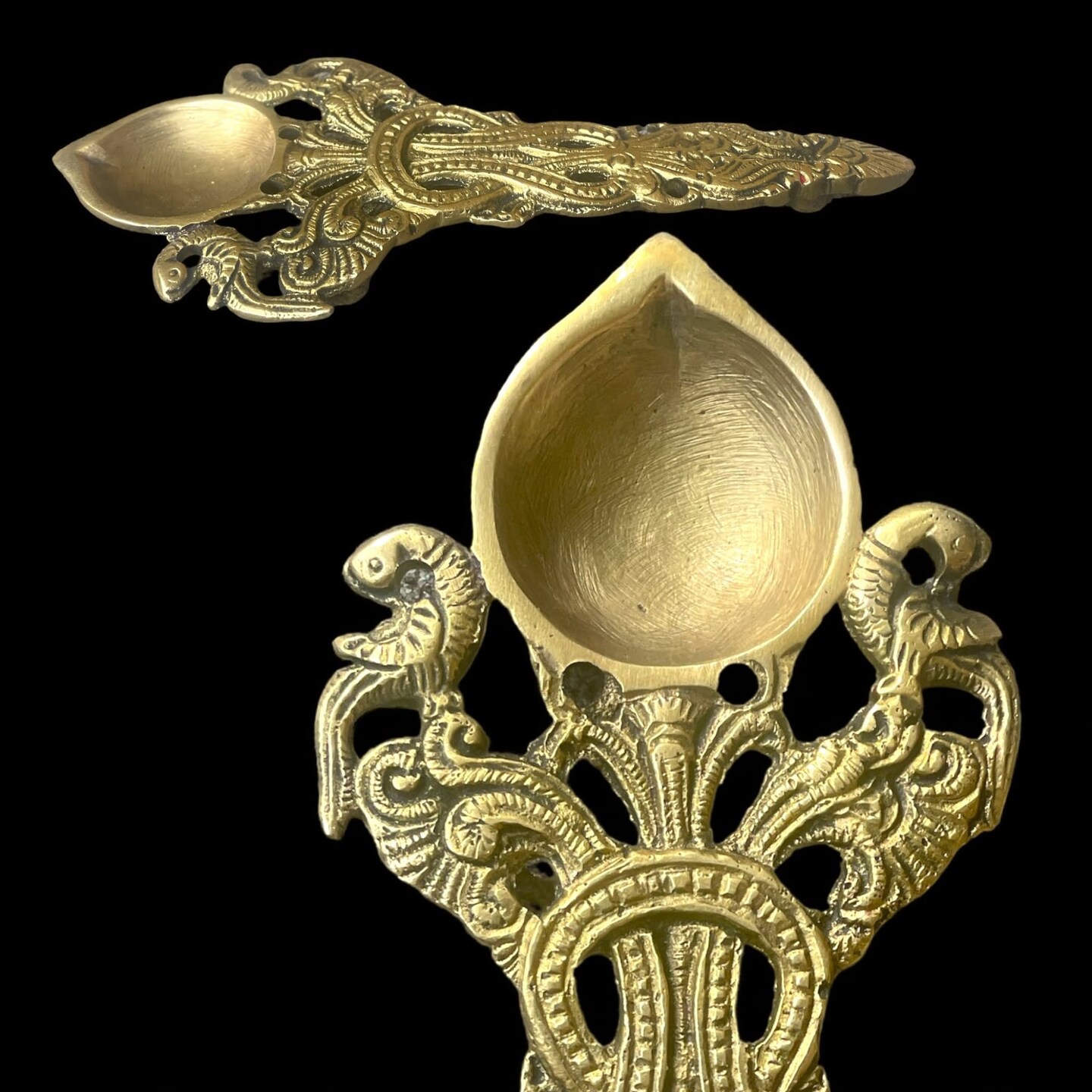 Brass Pooja Aarti Spoon 1 Pc Diya Twin Peacock Design Round Hawan Spoon for Pouring Ghee in Hawan Kund Diwali Gift Ethnic Indian Aarti Spoon Wedding Return Gifts Home Temple Decor
