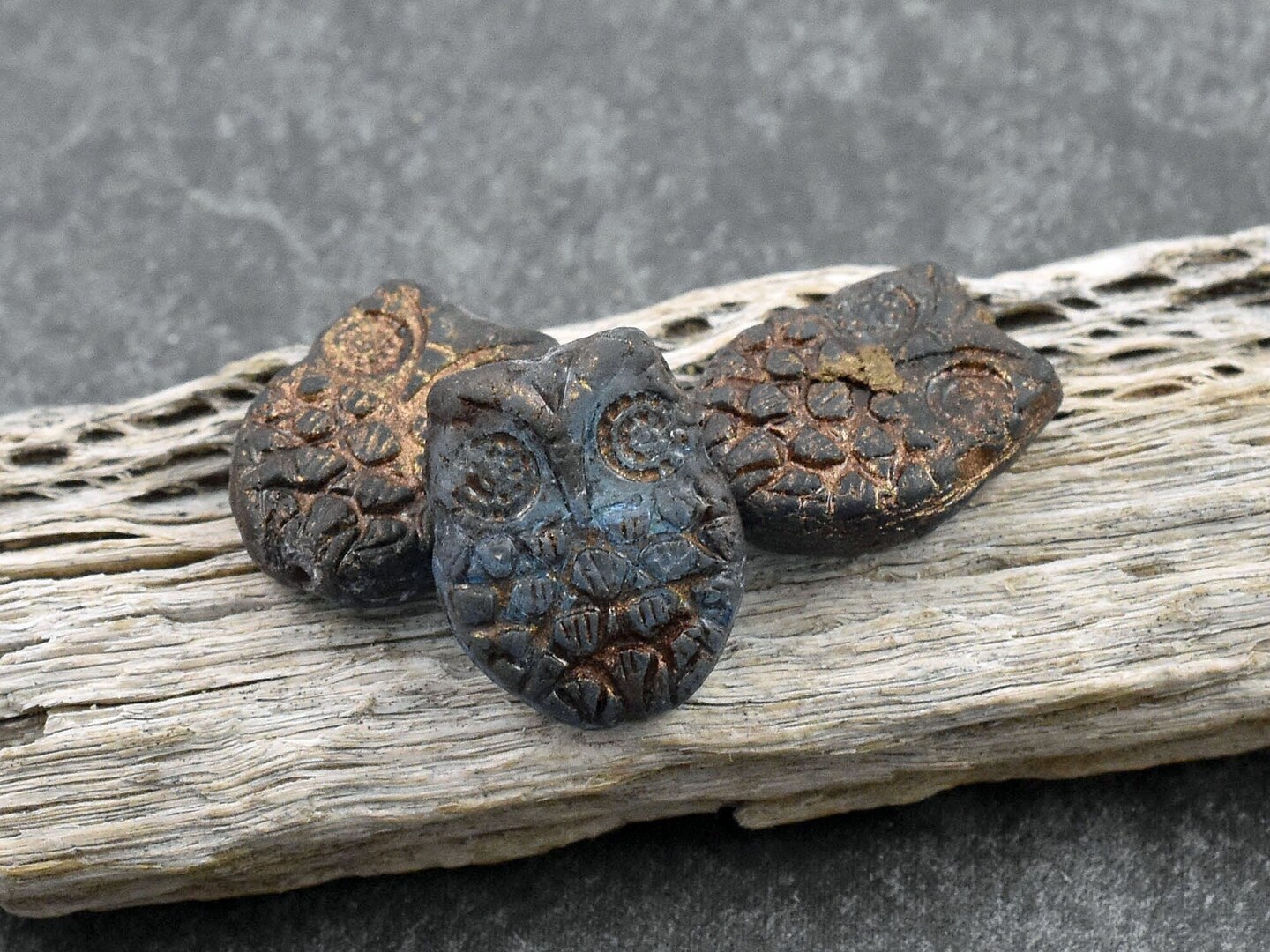 *10* 18x15mm Dark Bronze Washed Montana Blue Owl Beads