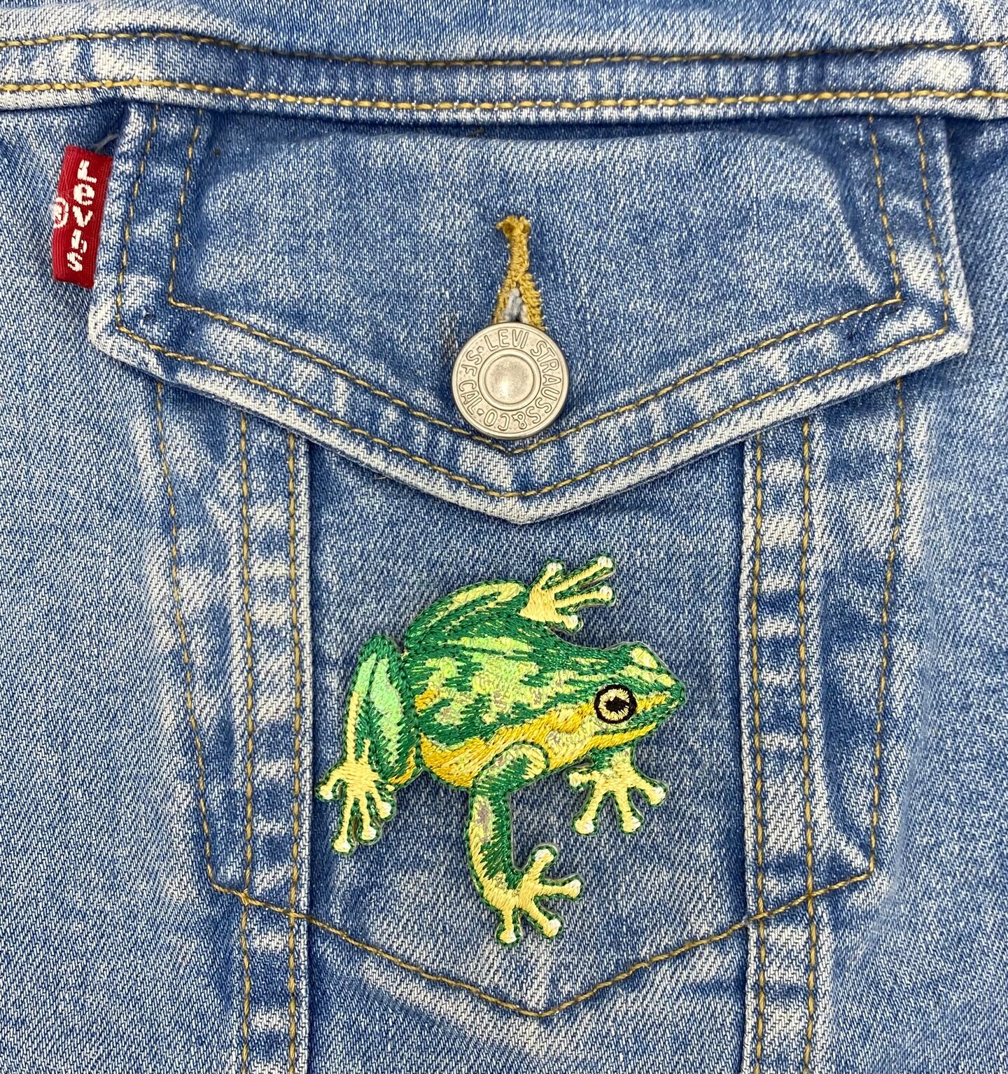 Green Shimmery Frog, Facing Right, Embroidered Iron-on Patch
