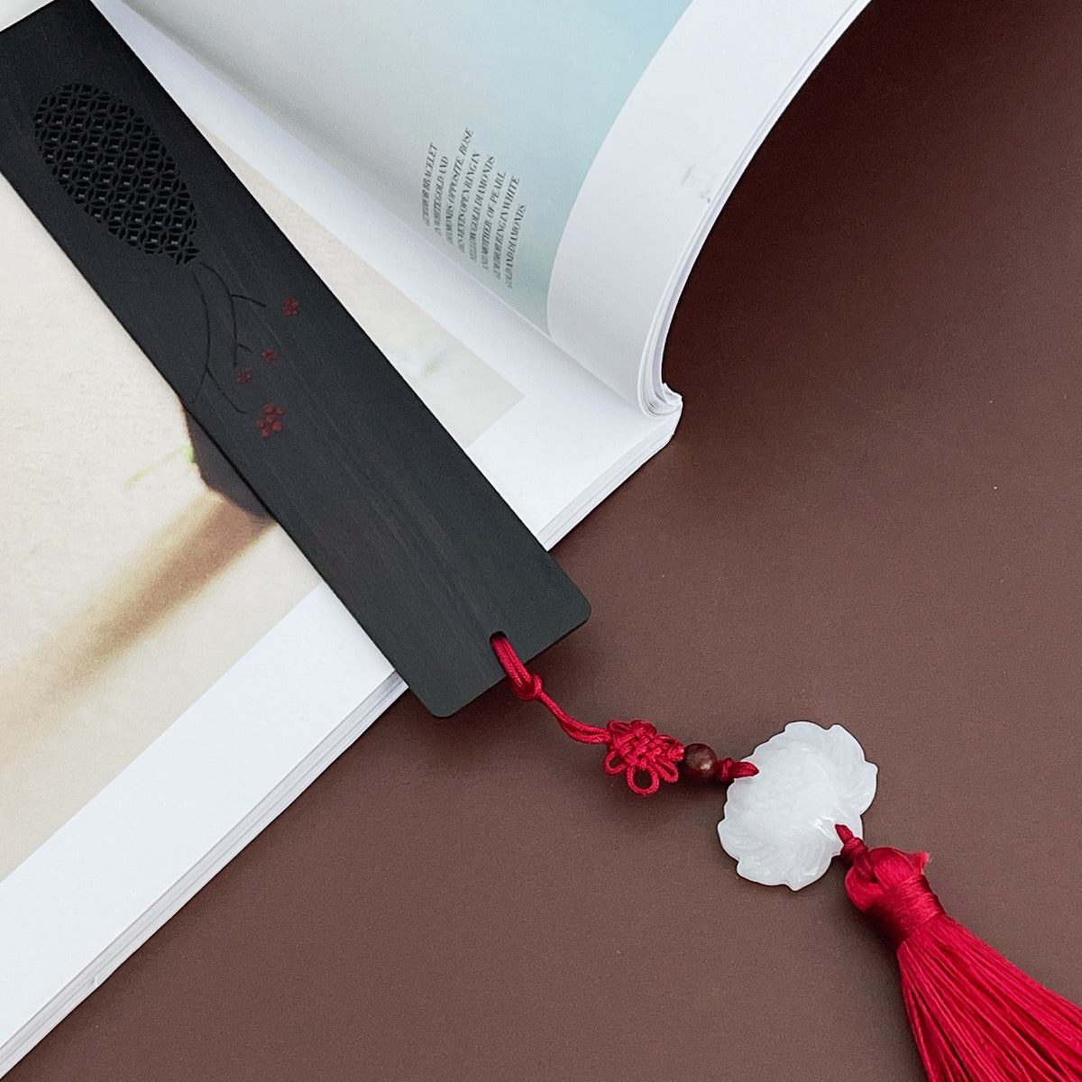 Wrapables Sandalwood Bookmark with Pendant Tassel for Book Lovers an Readers