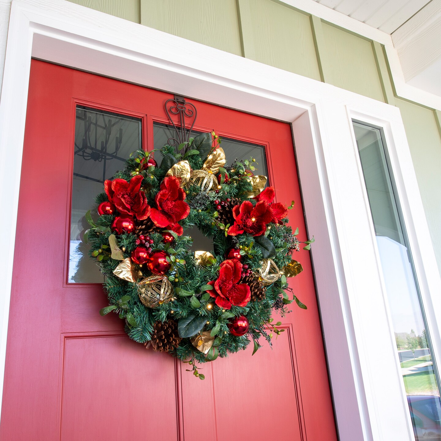 Lighted Christmas Wreath - Red Magnolia