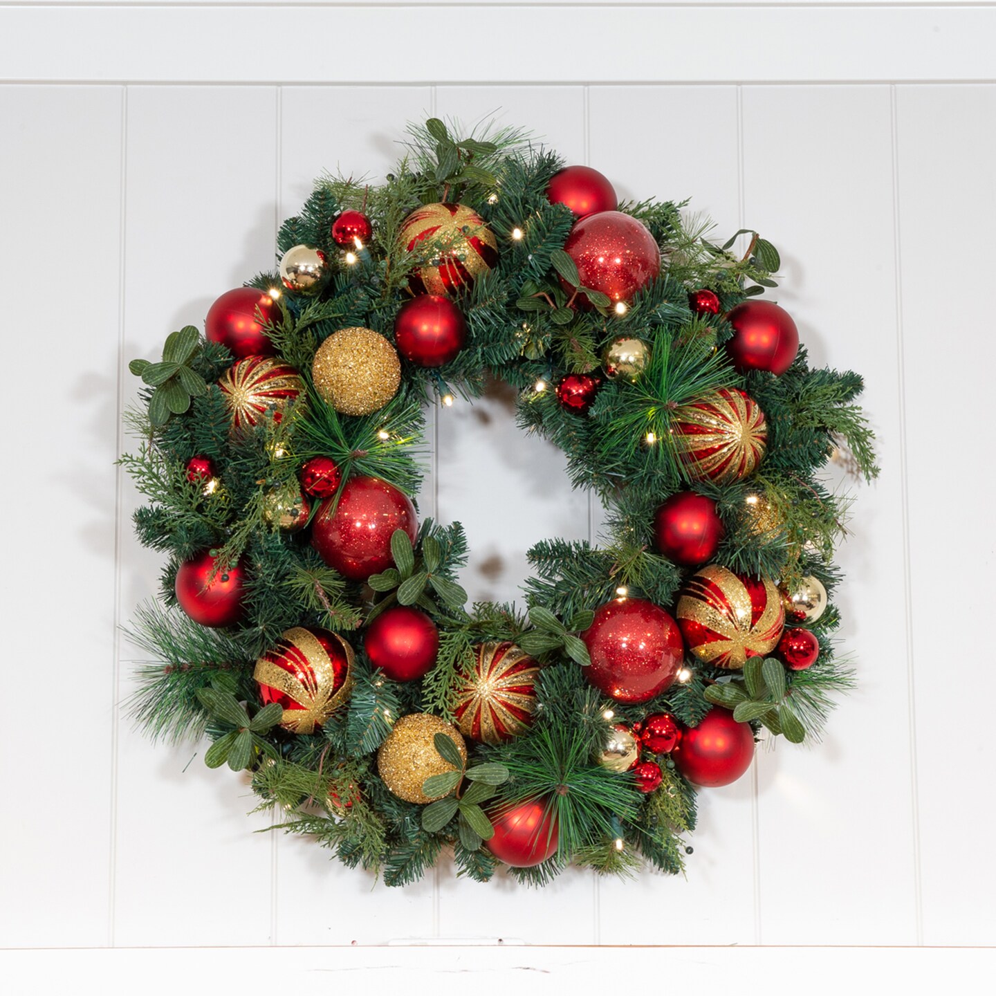 Lighted Christmas Wreath - Christmas Classic