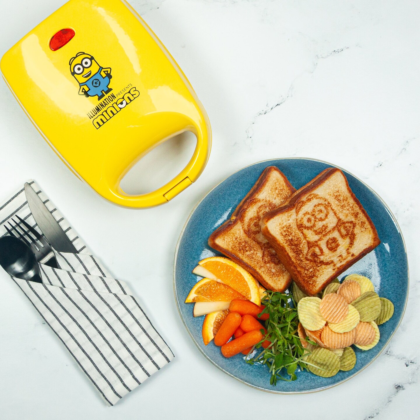 Uncanny Brands Minions Single Sandwich Maker