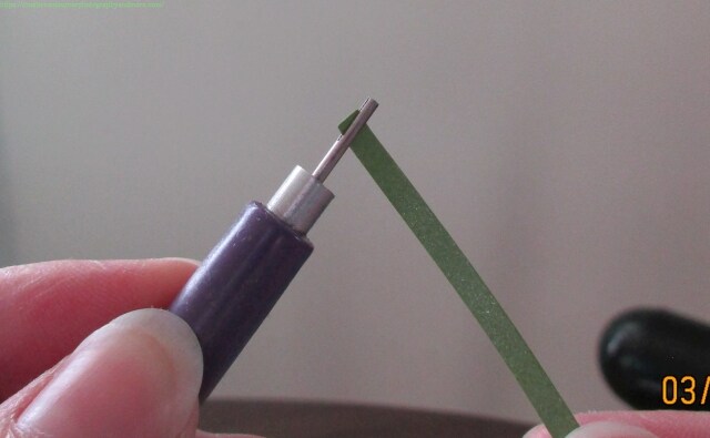 Quilling 101-How to Use the Slotted Tool