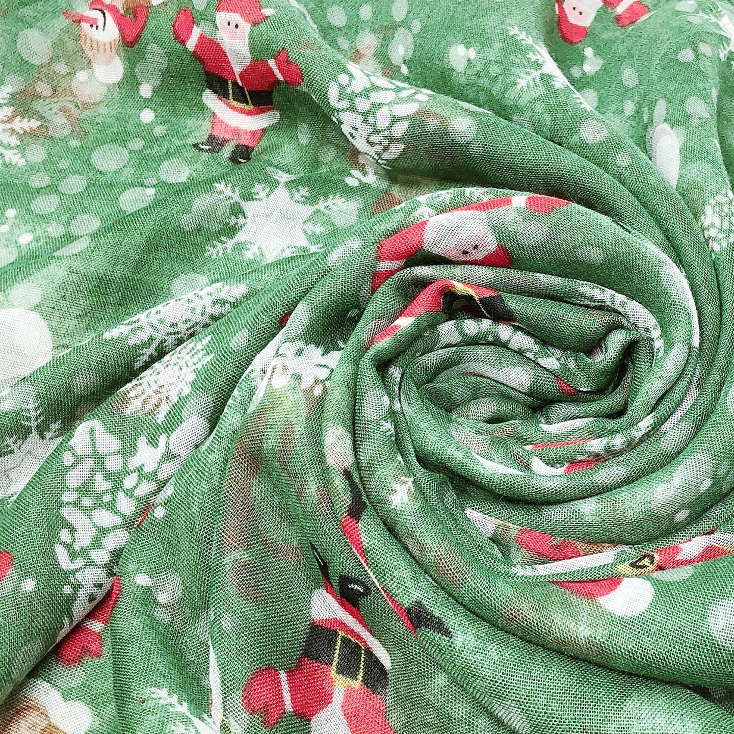Wrapables Lightweight Winter Holiday Infinity Scarf, Santa &#x26; Snowman