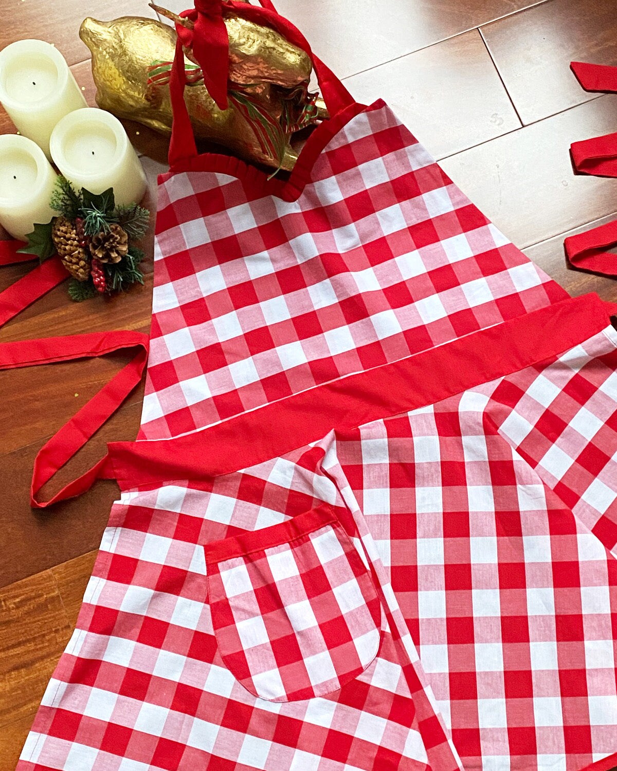 Wrapables Adjustable Flirty Hostess Apron, Red Gingham