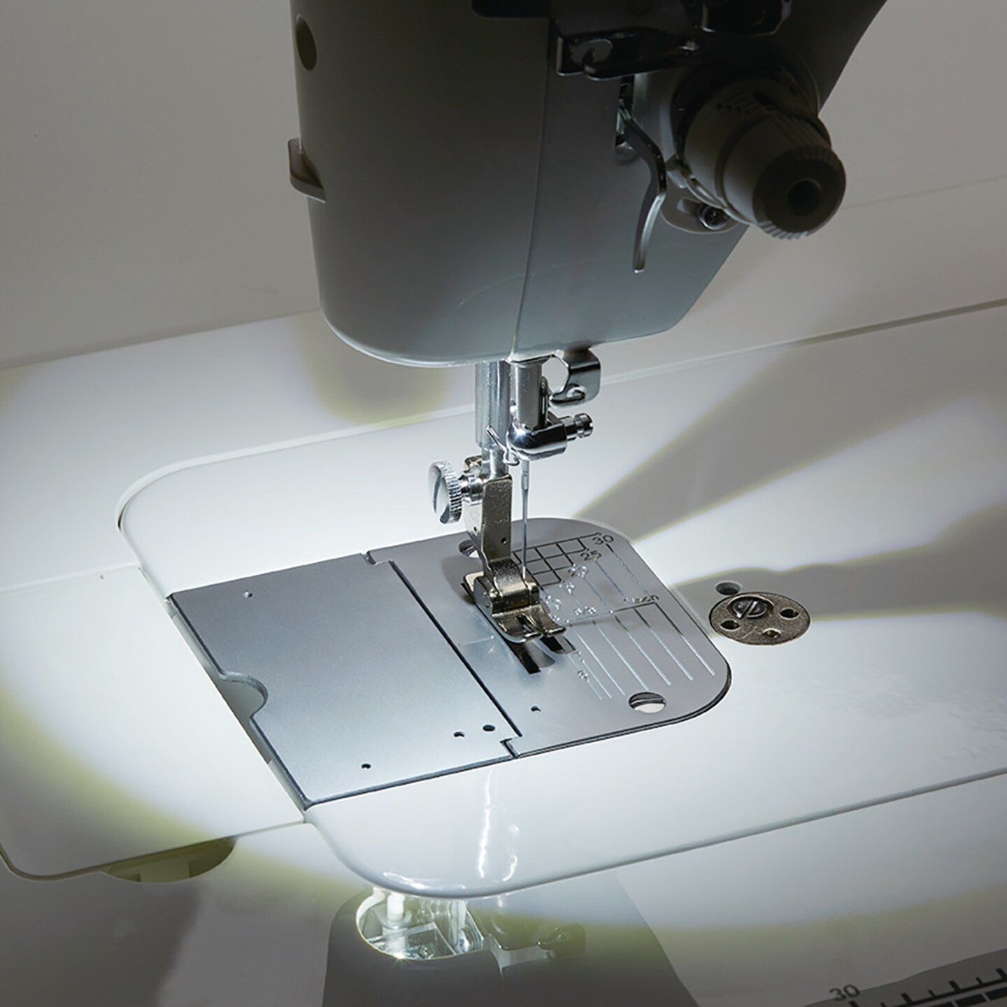Juki TL-18QVP Haruka Heavy-Duty Mechanical Sewing and Quilting Machine