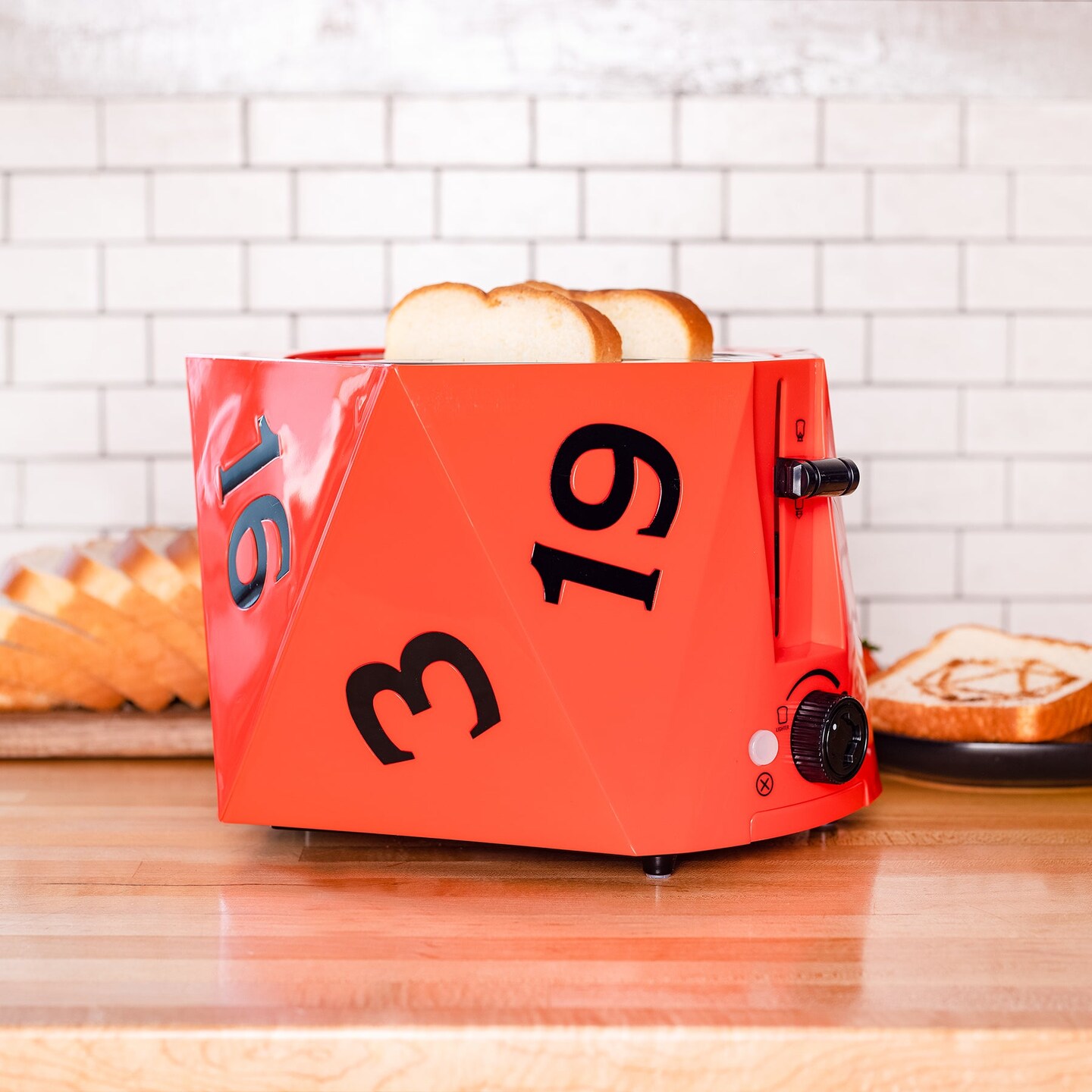 Uncanny Brands Dungeons &#x26; Dragons Halo Toaster
