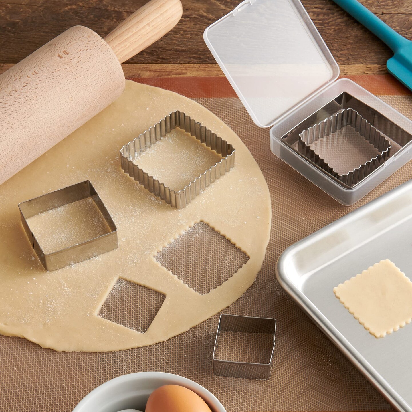5 Pieces  Baking Cookie Fondant Cutters, Graduated Squares, Stainless Steel,Set with Storage Container