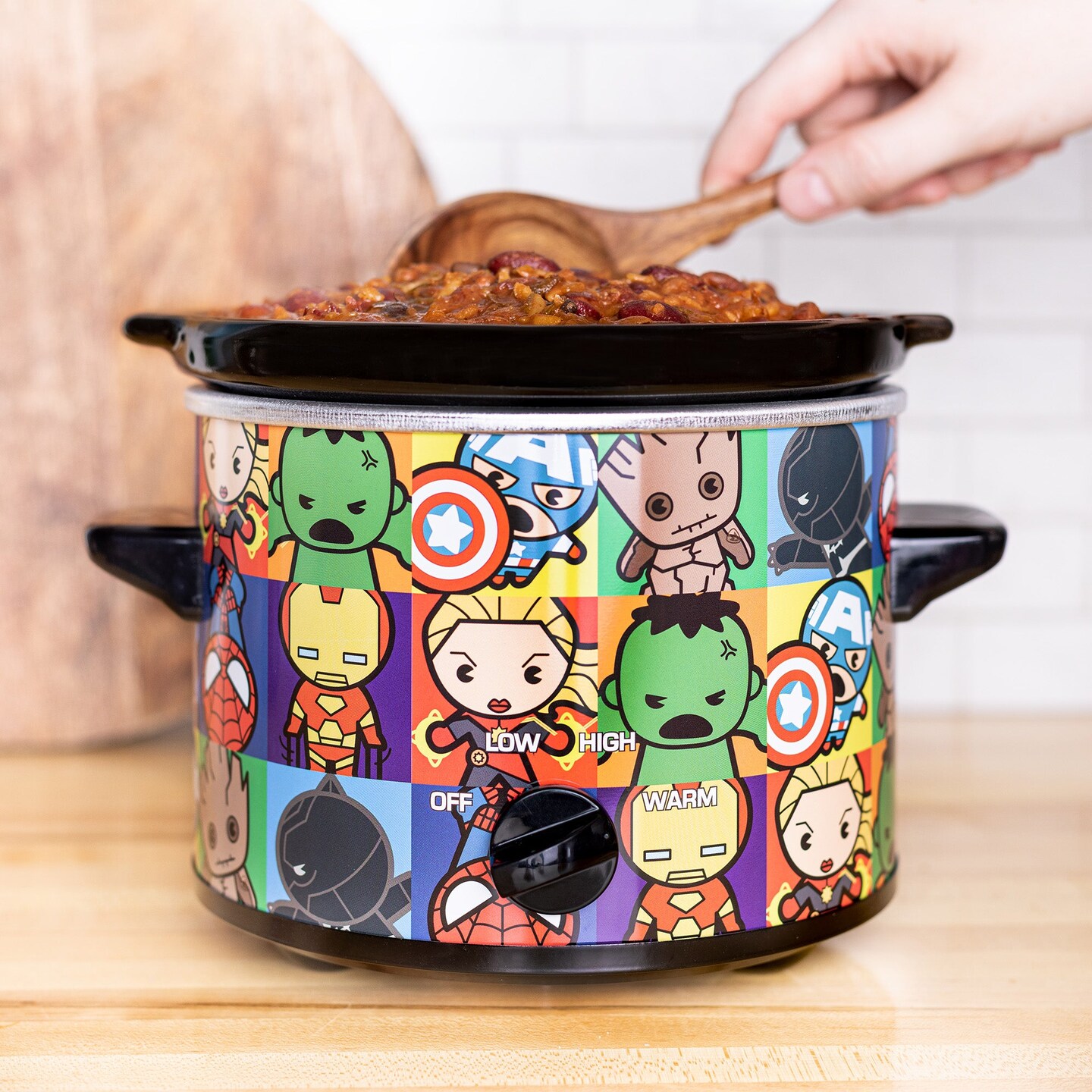 Uncanny Brands Marvel Avengers Kawaii 2 Quart Slow Cooker
