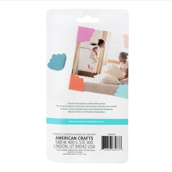 We R Memory Keepers - Embossing Punch - Photo Corner - Scallop 60000541