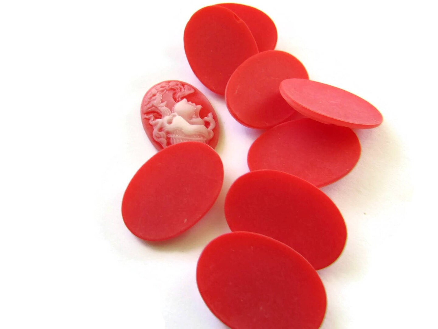 10 25mm x 18mm Red Woman&#x27;s Face Cameo Cabochons