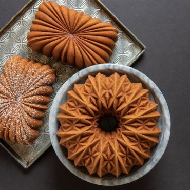 Nordic Ware Cut Crystal Bundt Cake Pan