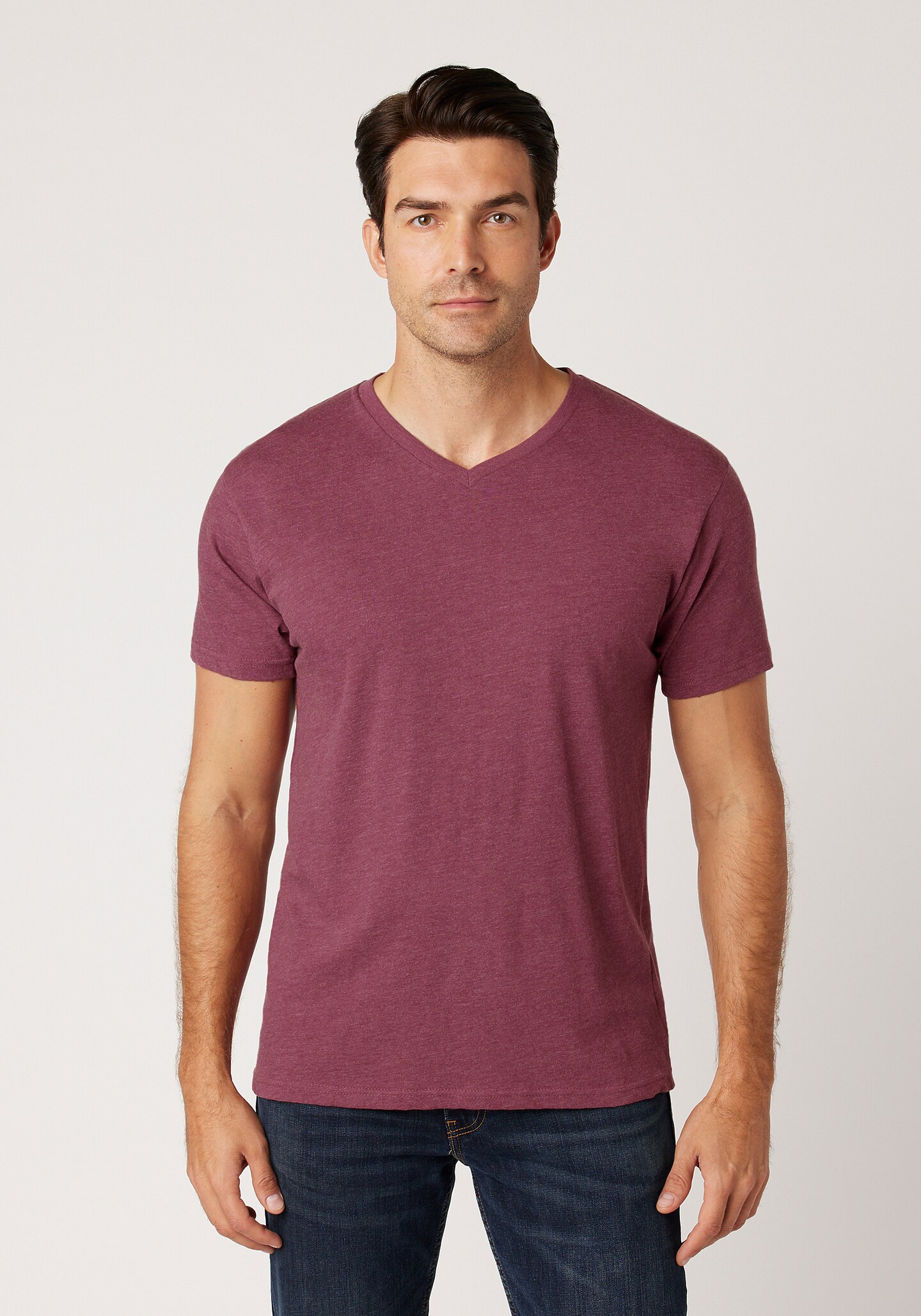 MEN&#x27;S V-NECK T-SHIRT