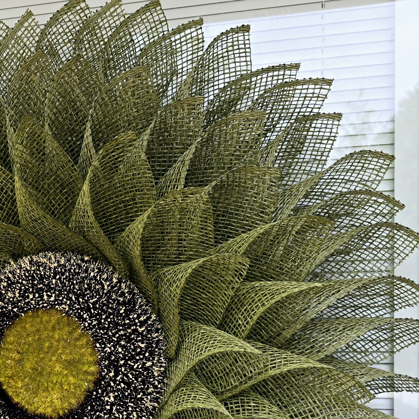 White Sunflower Wreath, Summer, Fall all year,farmhouse outlet style,poly burlap, rope jute center to be displayed inside or covered patio.