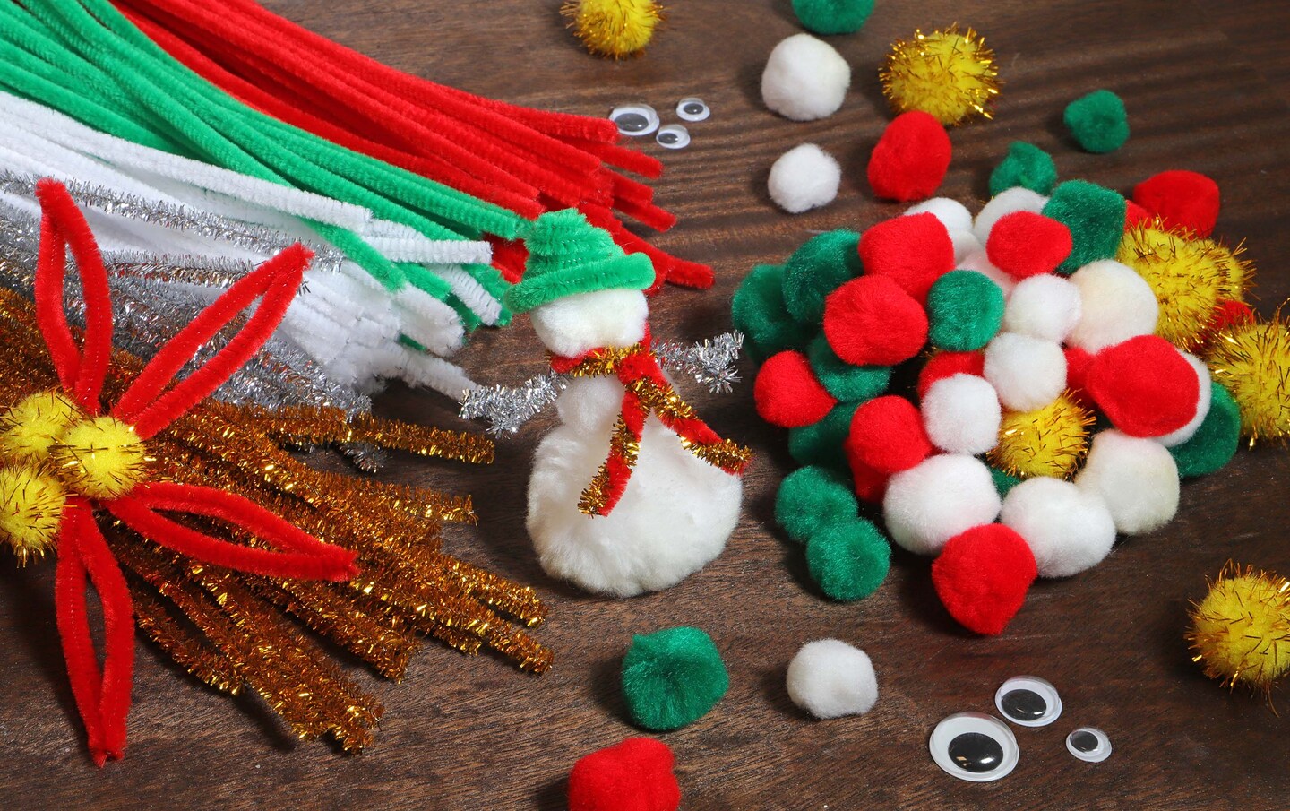 Essentials By Leisure Arts Arts Jumbo Craft Pack Christmas 300pc