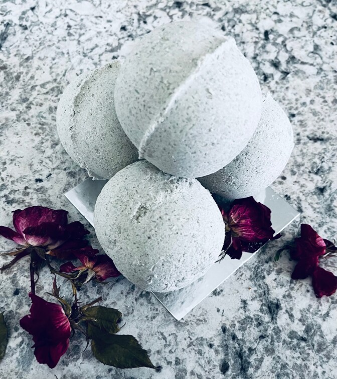 How-To name is How to make Organic Bath Bombs