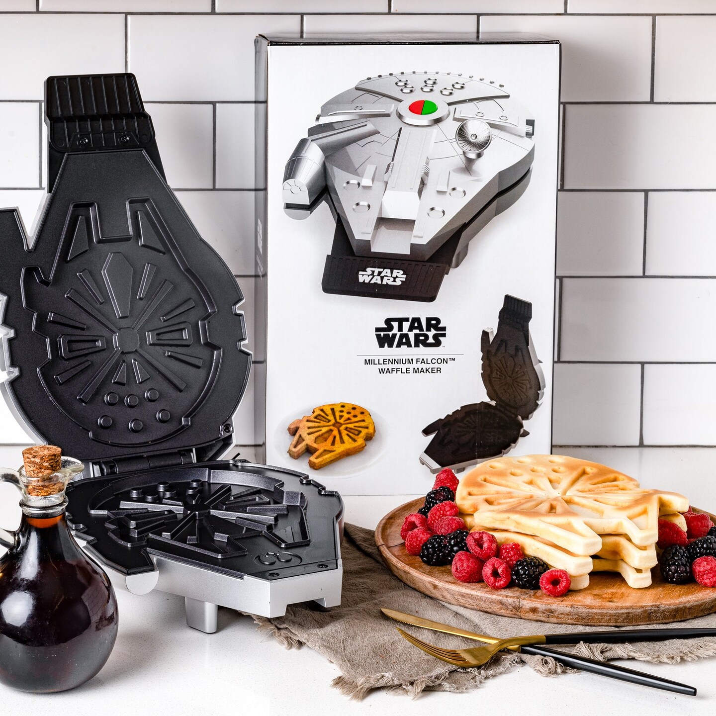 Uncanny Brands Star Wars Deluxe Millennium Falcon Waffle Maker Uncanny Brands Star Wars Deluxe Millennium Falcon Waffle Maker
