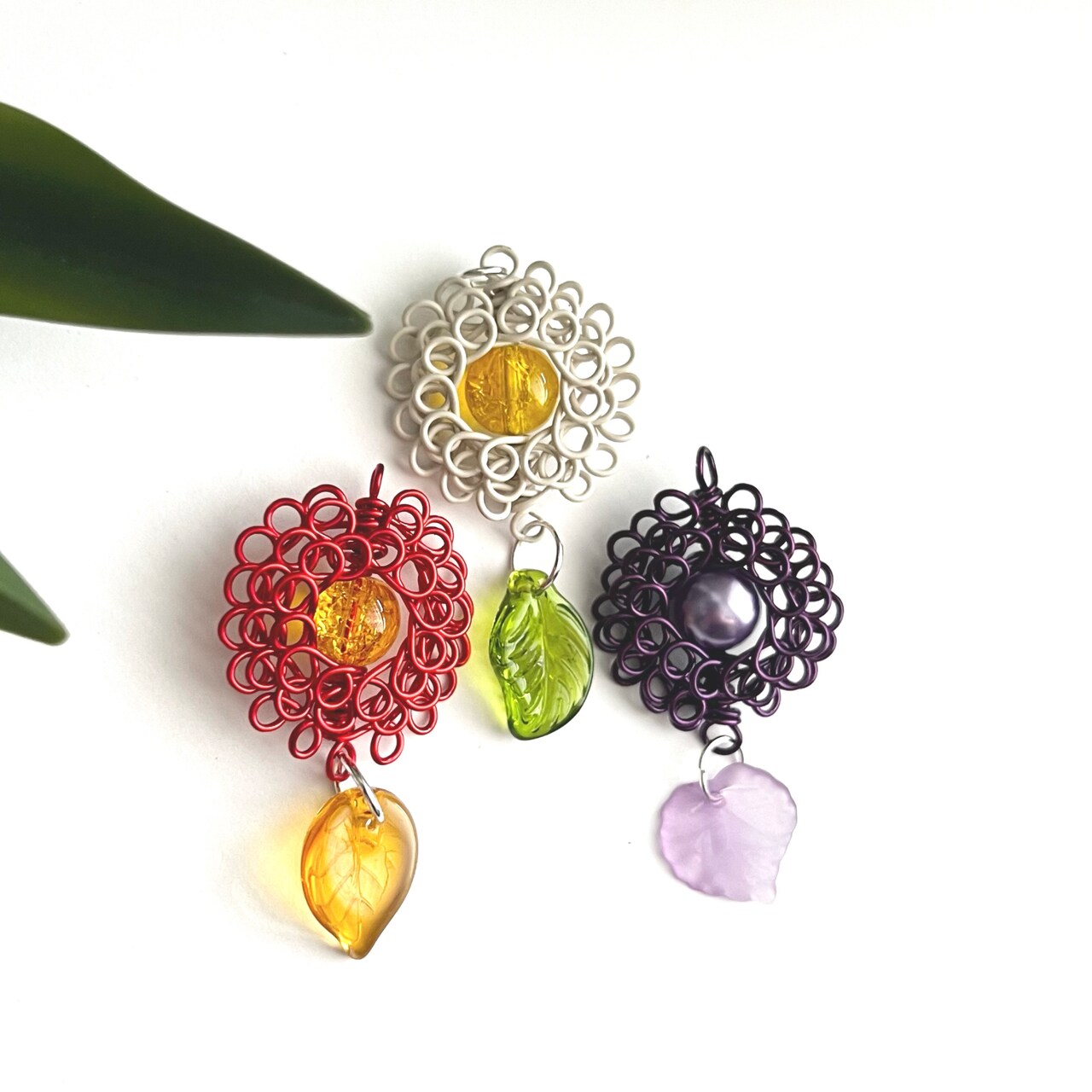 Wire Flower Pendants with Sara Lovecraft