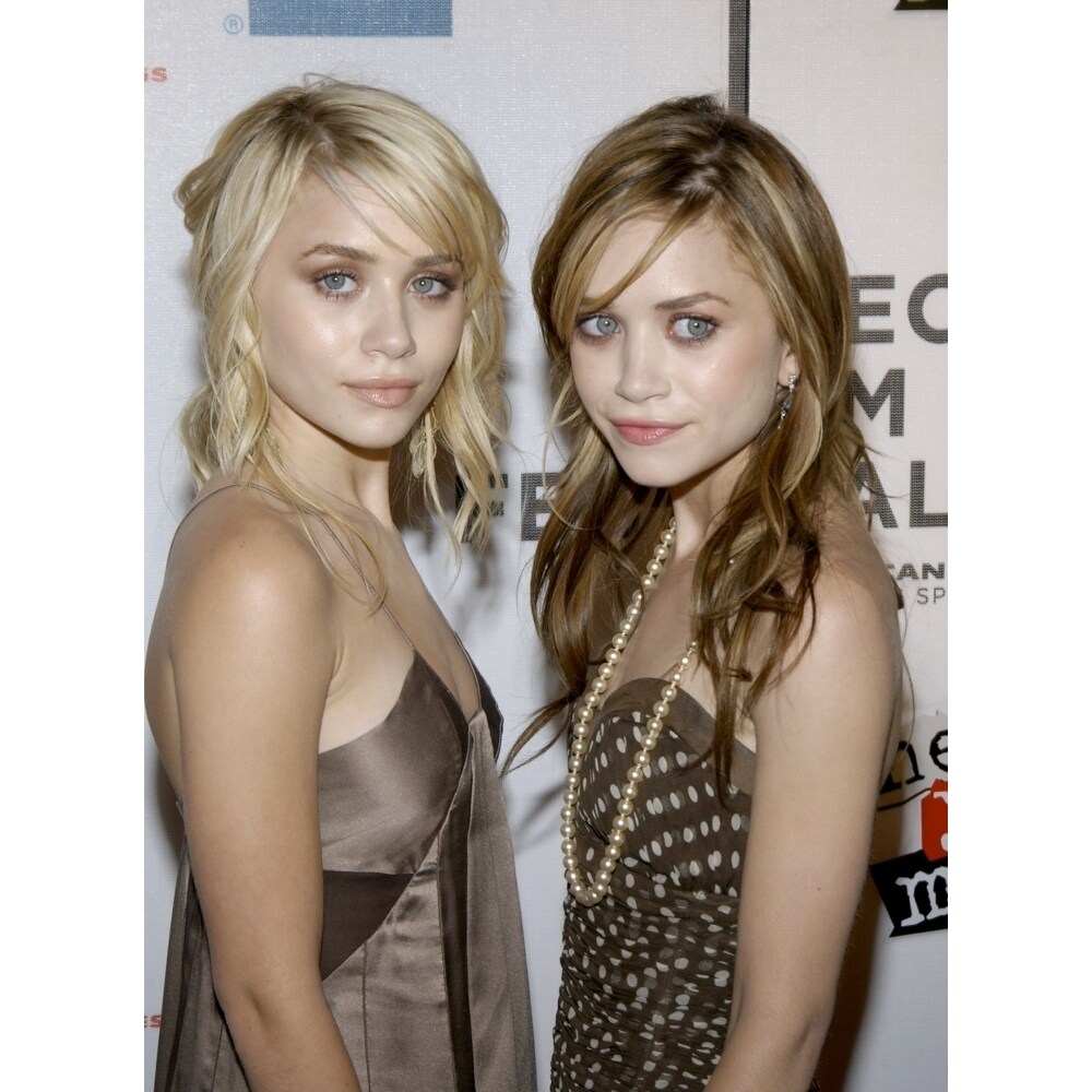 Posterazzi Actresses Mary Kate And Ashley Olsen Attend The Premiere Of  York Minute At The Tribeca Performing Arts Center On May