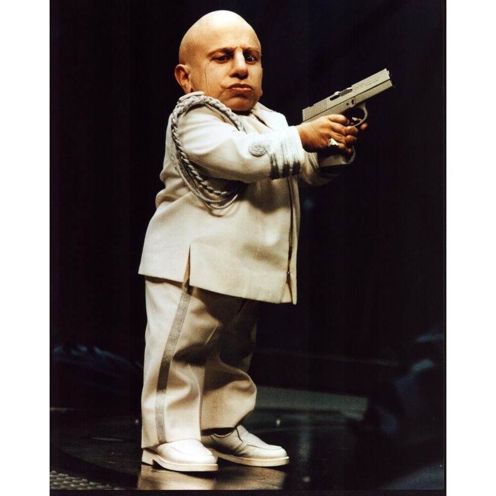 Posterazzi Verne Troyer As Mini Me Austin Powers In Goldmember Photo Print  - Item  MVM01651