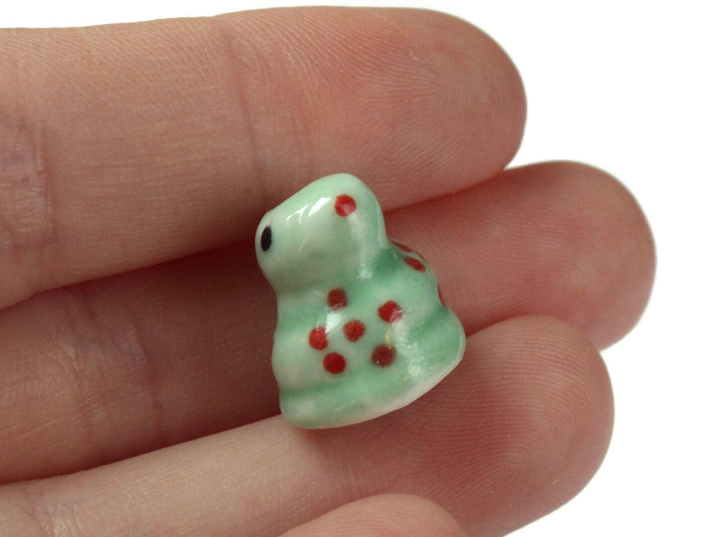 17mm Green Spotted Porcelain Snake Beads
