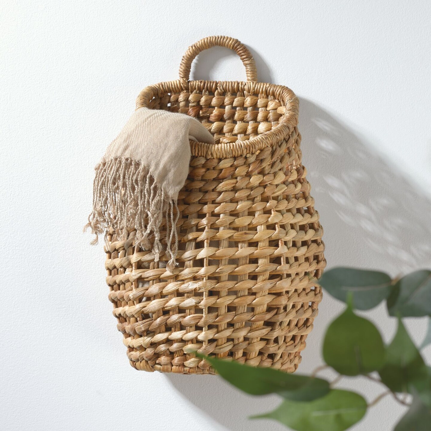 Water hyacinth outlets hanging basket