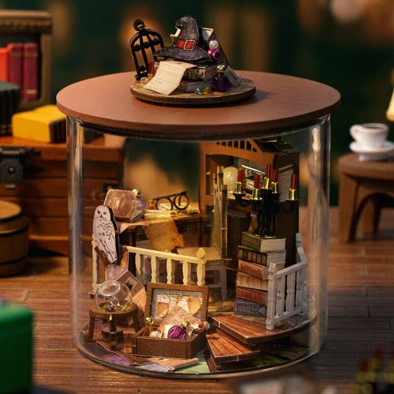 Miniature Wizardi Roombox Kit - Magic House Dollhouse Kit