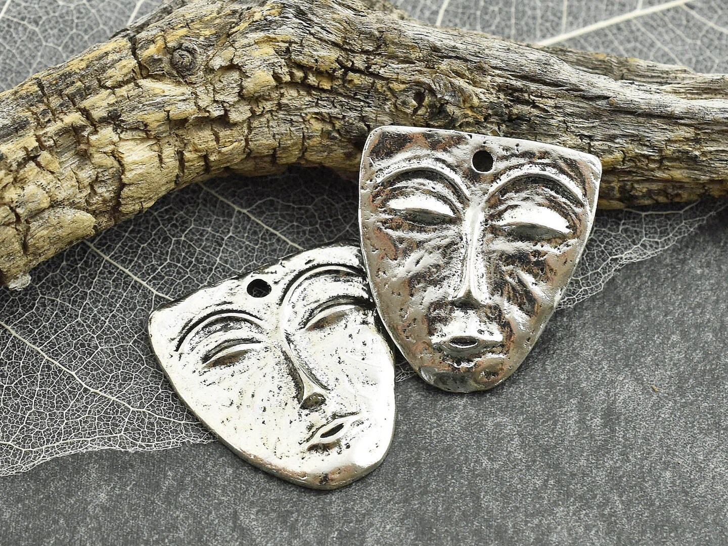 *10* 25x24mm Antique Silver Maya Mask Charms