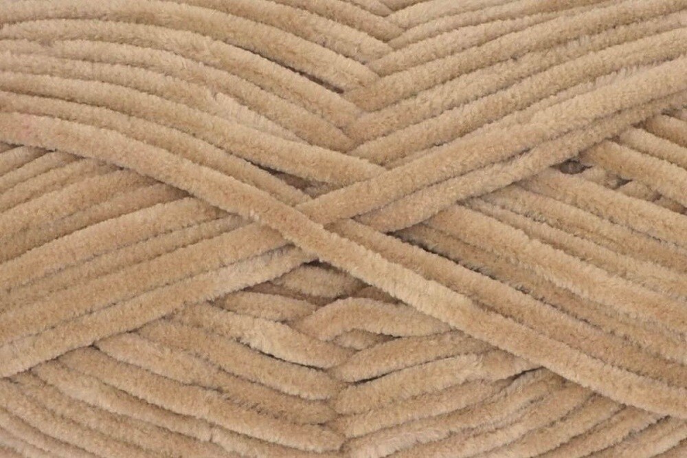 Bella Chenille by Universal Yarn - #120 Sesame - 100% polyester super bulky yarn