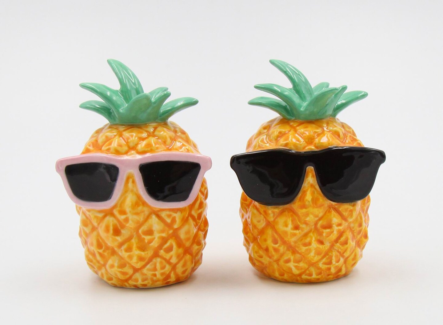 Ceramic Pineapples Wearing Sunglasses Salt and Pepper Shakers, Home D&#xE9;cor, Gift for Her, Gift for Mom, Kitchen D&#xE9;cor