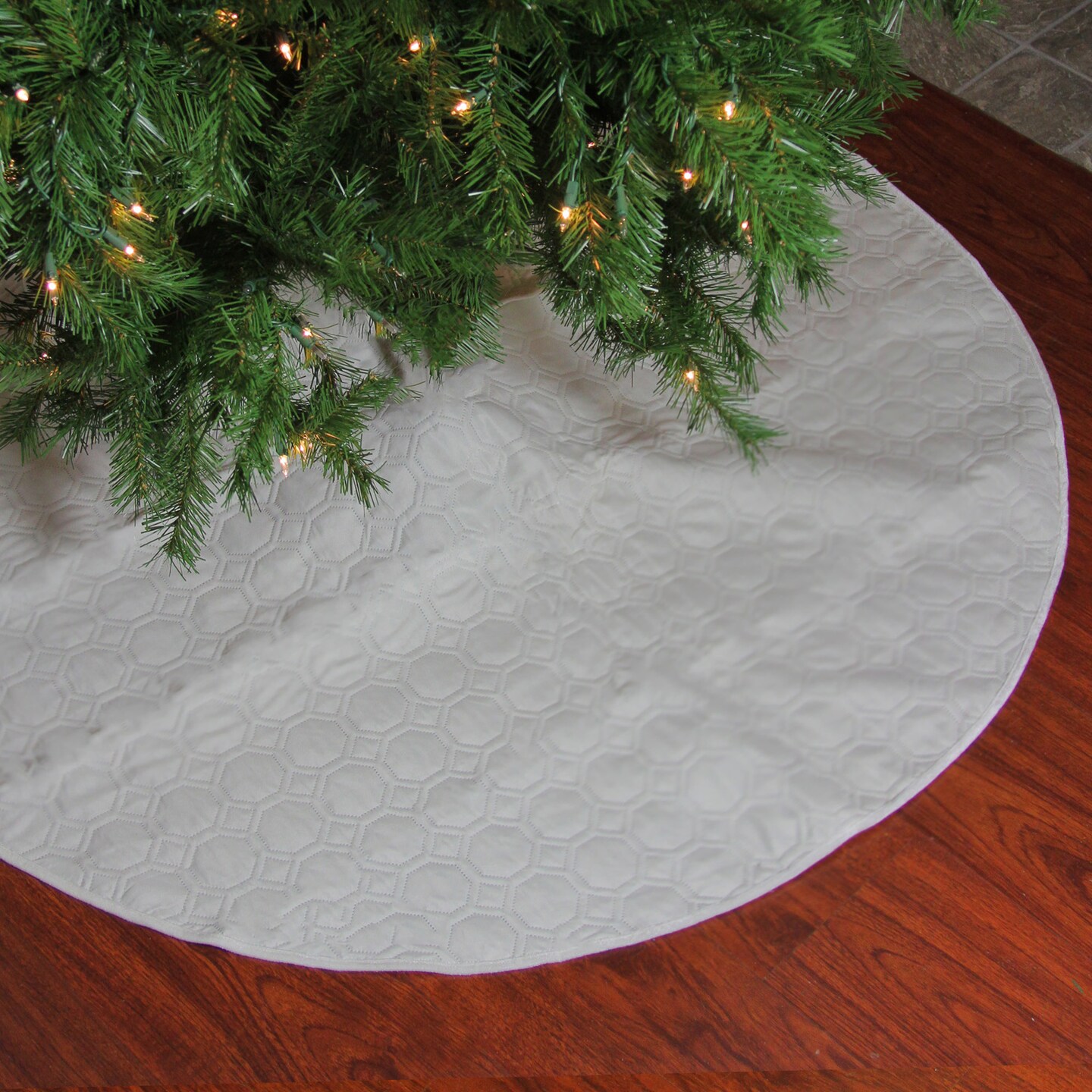 Northlight 48&#x22; Cream Quilted Christmas Hexagon Tree Skirt with Velvety Trim