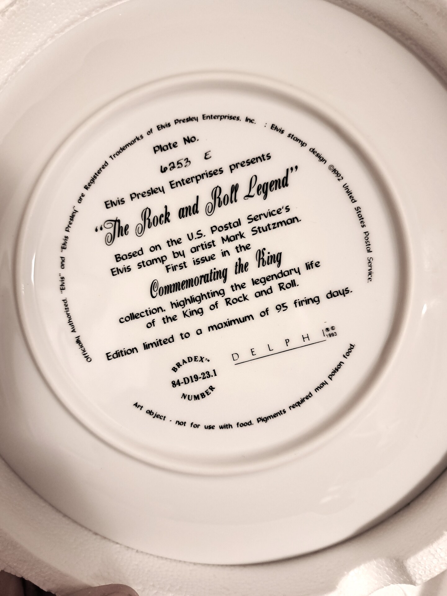 ELVIS PRESLEY &#x22;THE ROCK AND ROLL LEGEND&#x22; 8&#x22; COLLECTOR PLATE