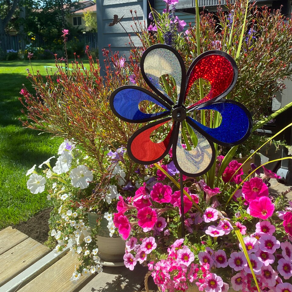 In the Breeze 2669 - 10 Inch Red, White, and Blue Mylar Windee Wheelz Spinner - Sparkly Outdoor Garden D&#xE9;cor