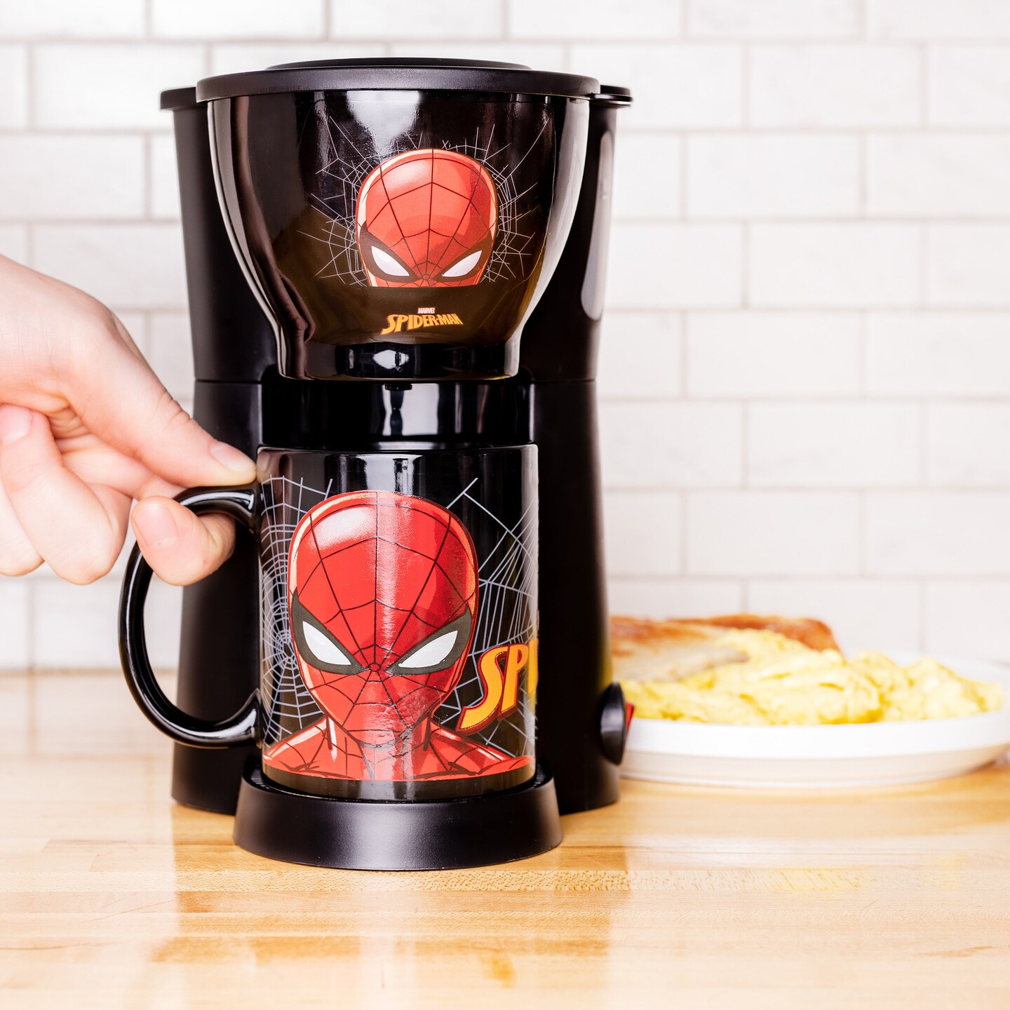 Uncanny Brands Marvel Spider-Man Single Cup Coffee Maker with Mug