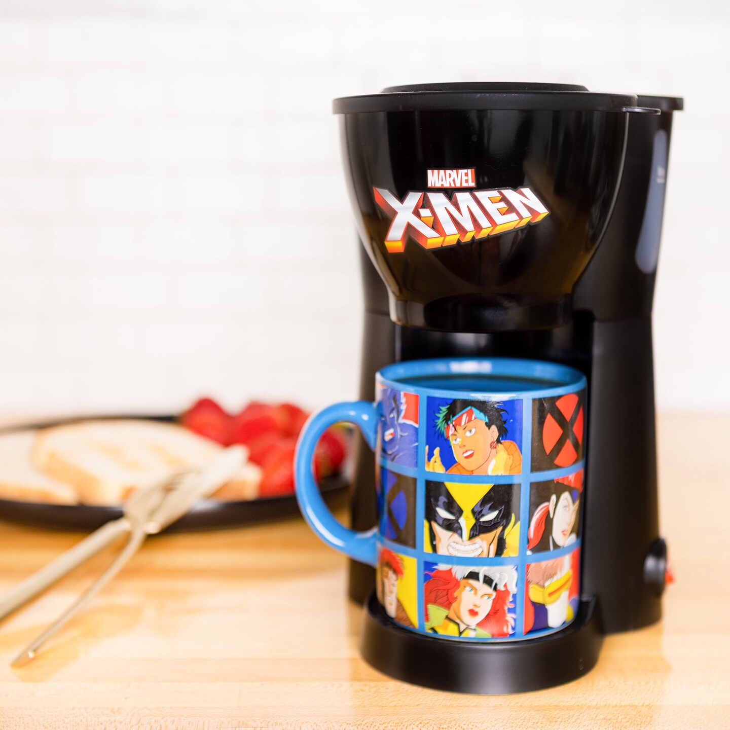 Uncanny Brands Marvel X-Men Single Cup Coffee Maker with Mug