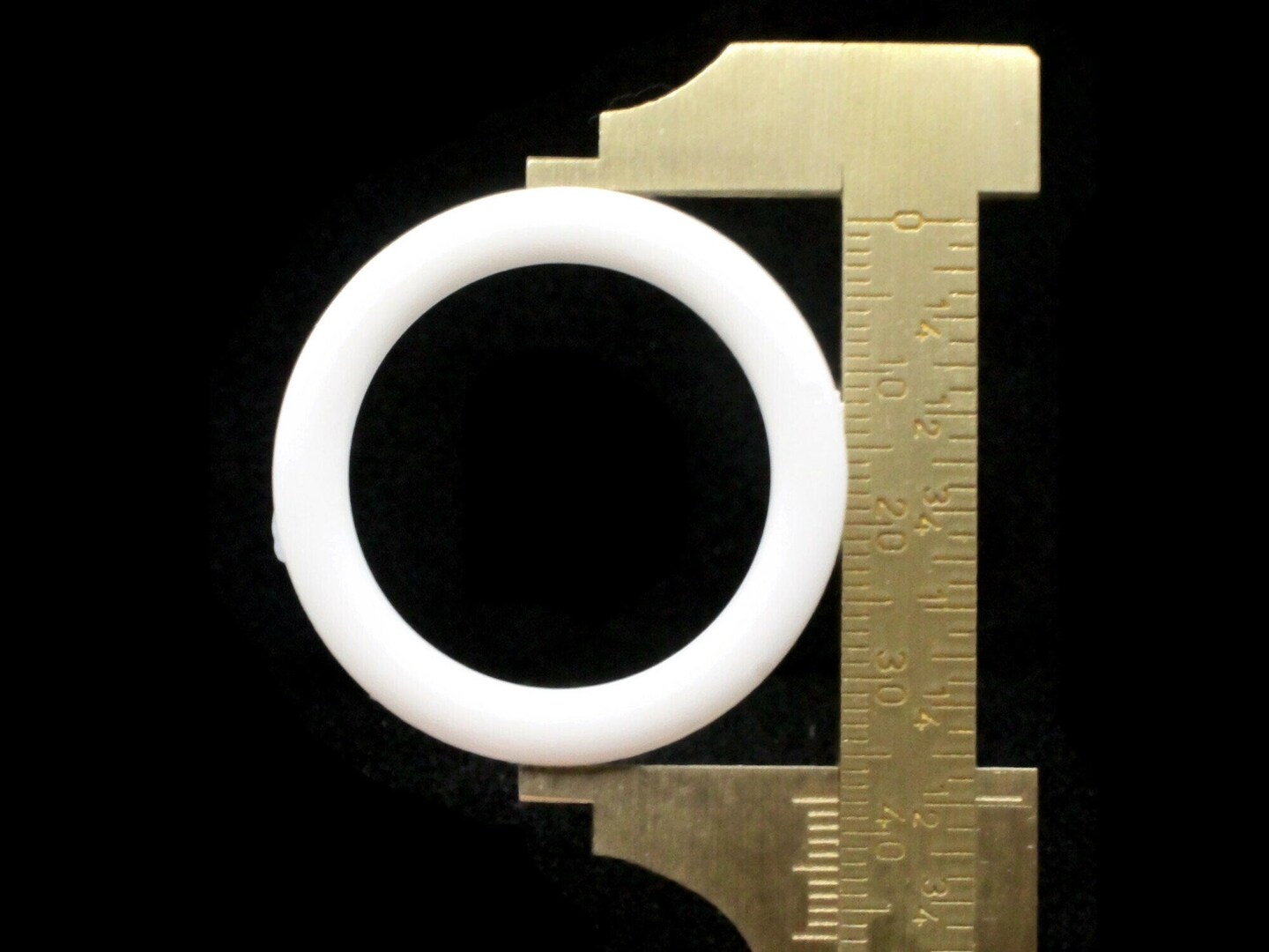 8 38mm White Ring Beads Vintage Plastic Links