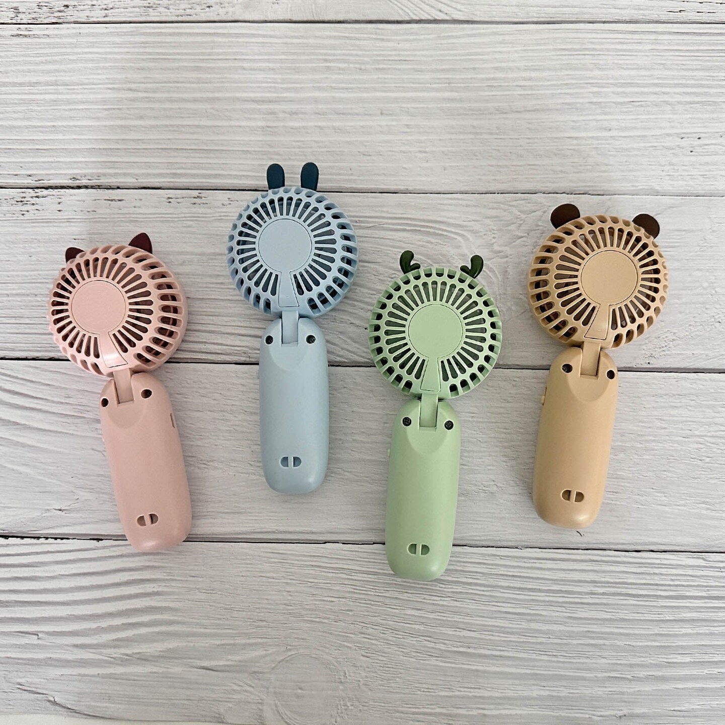 Wrapables Mini Portable Handheld and Desktop Rechargeable USB Fan, Beige Bear