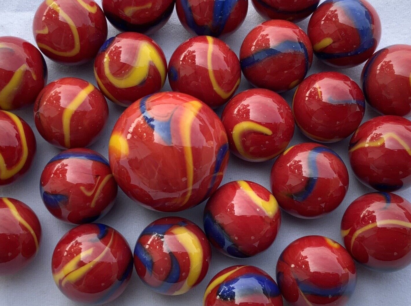 25 Marbles SCARLET MACAW Red Blue Stripes Yellow Glass game pack Shooter