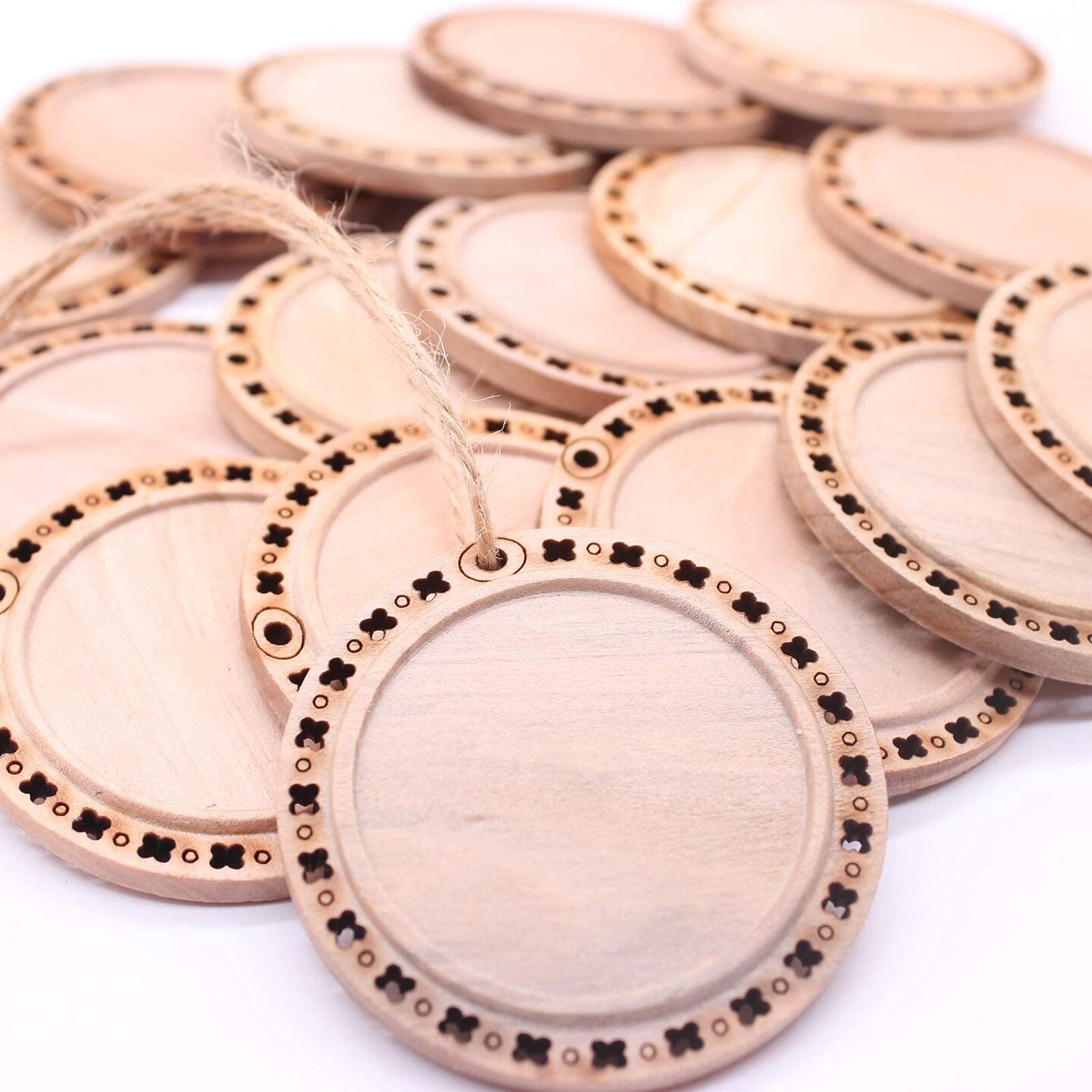 20 Pieces 2.16 inches Natural Wood Slices Craft Unfinished Wood kit Predrilled with Hole Wooden Circles for DIY Crafts Wedding Decorations Christmas Ornaments Arts Wood Slices