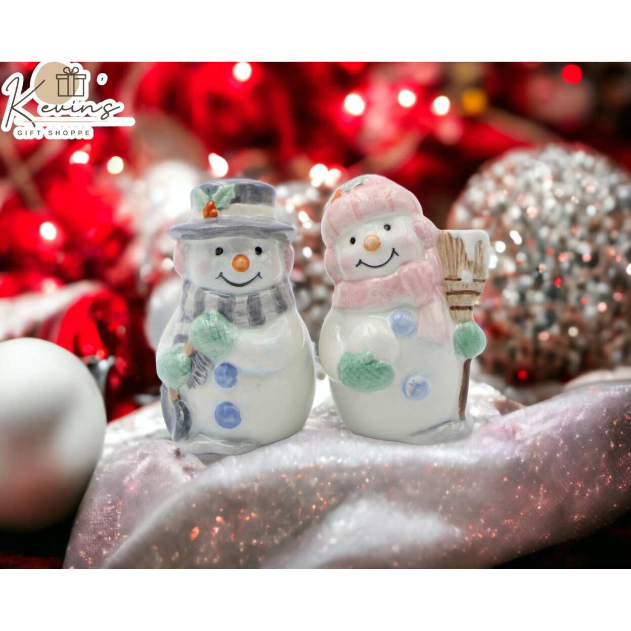 kevinsgiftshoppe Ceramic Frosty the Snowman  Ceramic Salt and Pepper Shakers Home Decor   Kitchen Decor