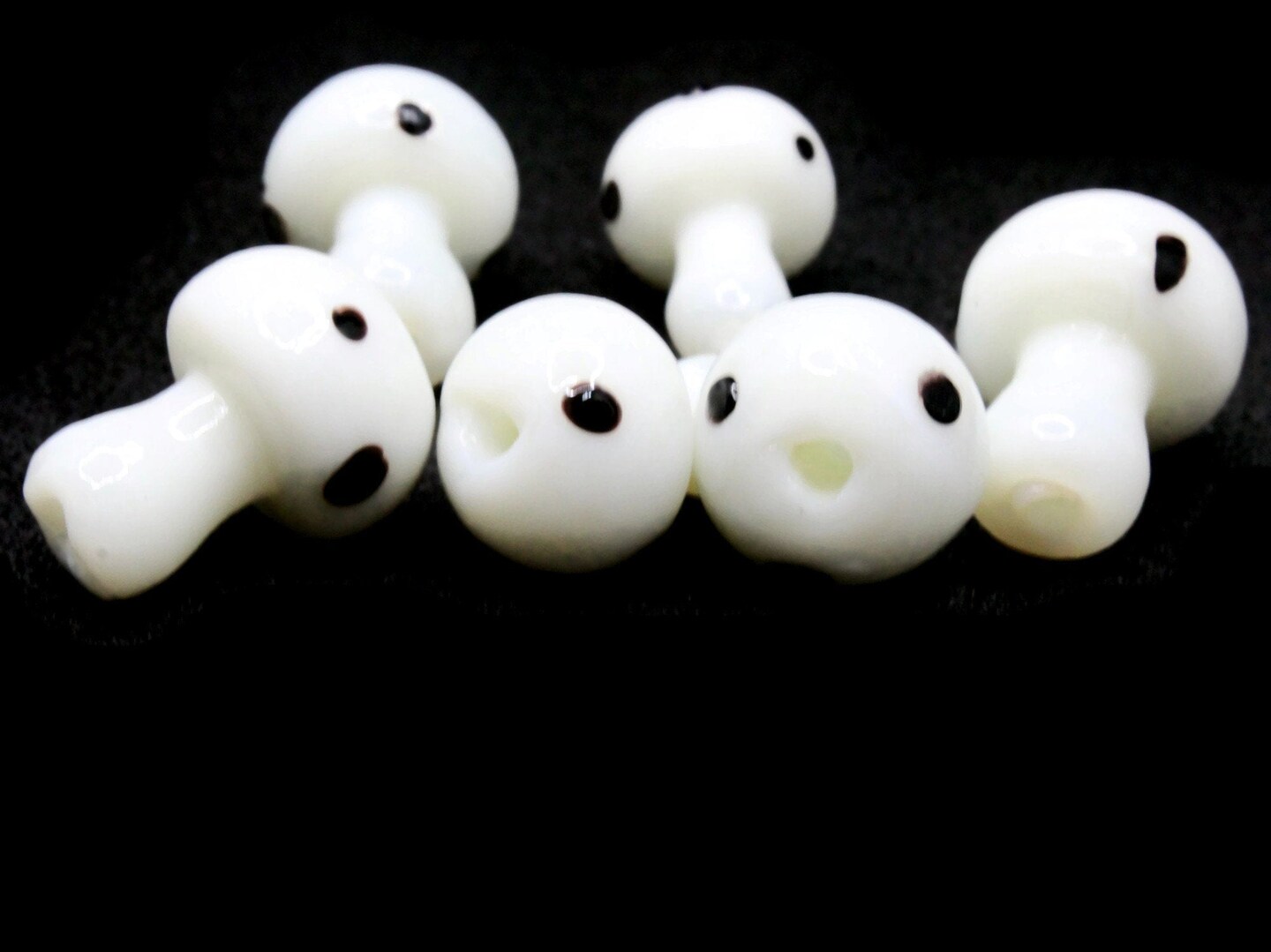 6 19mm White Mushroom Polka Dot Lampwork Glass Beads
