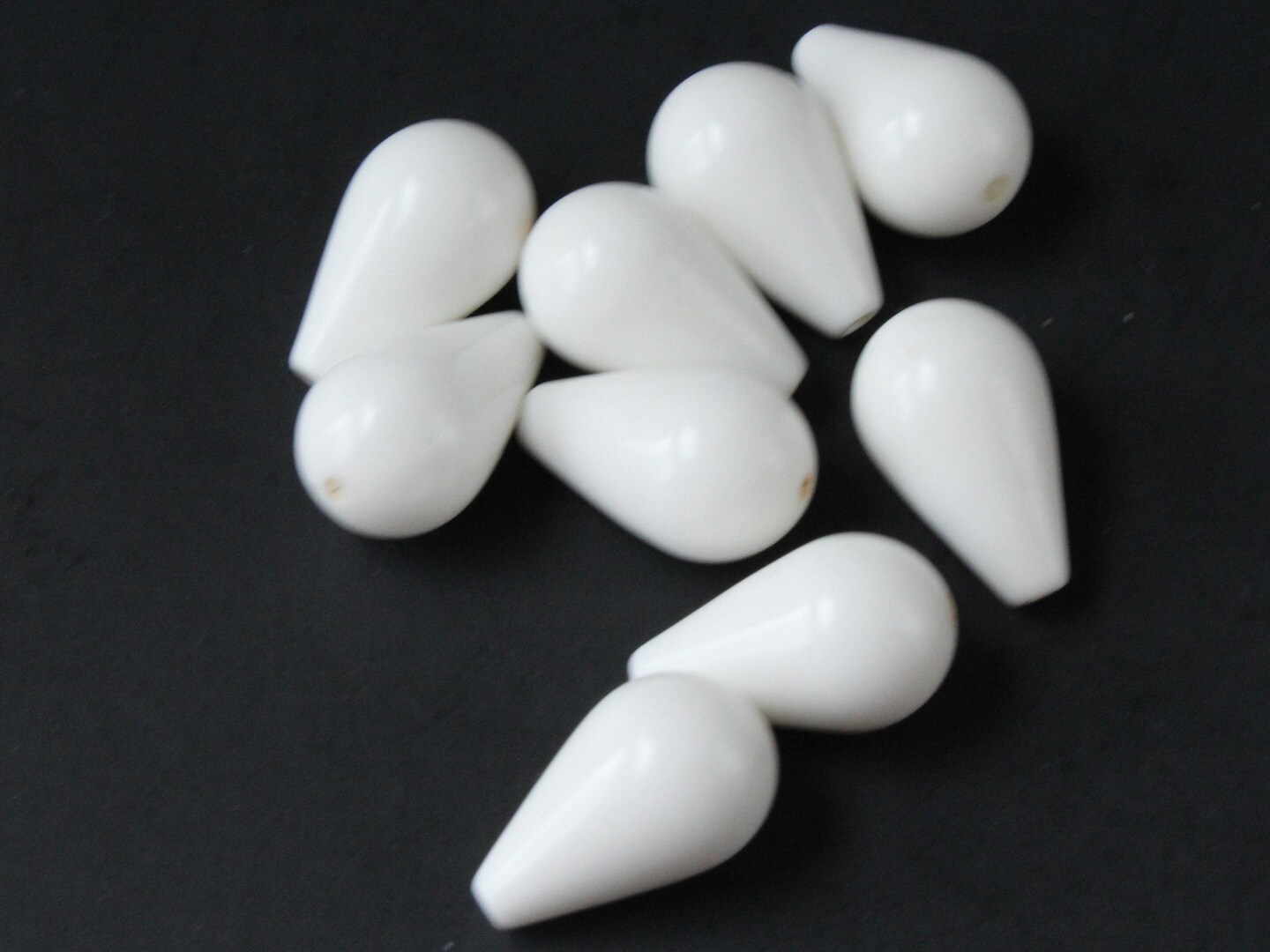 9 19mm White Vintage Plastic Teardrop Beads