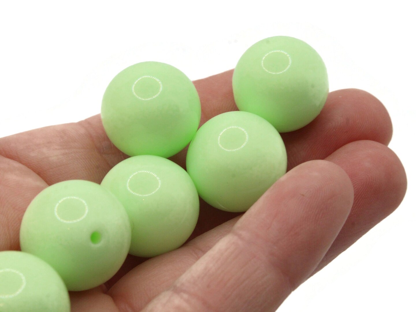12 17mm Large Round Light Green Vintage Lucite Beads