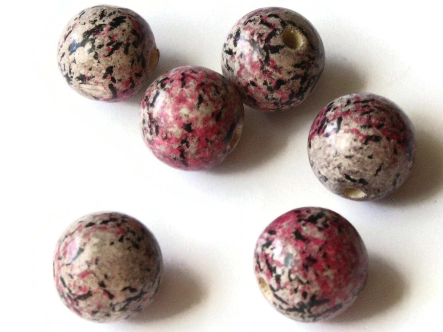 6 20mm Round Pink Splatter Paint Beads Vintage Wooden Ball Beads
