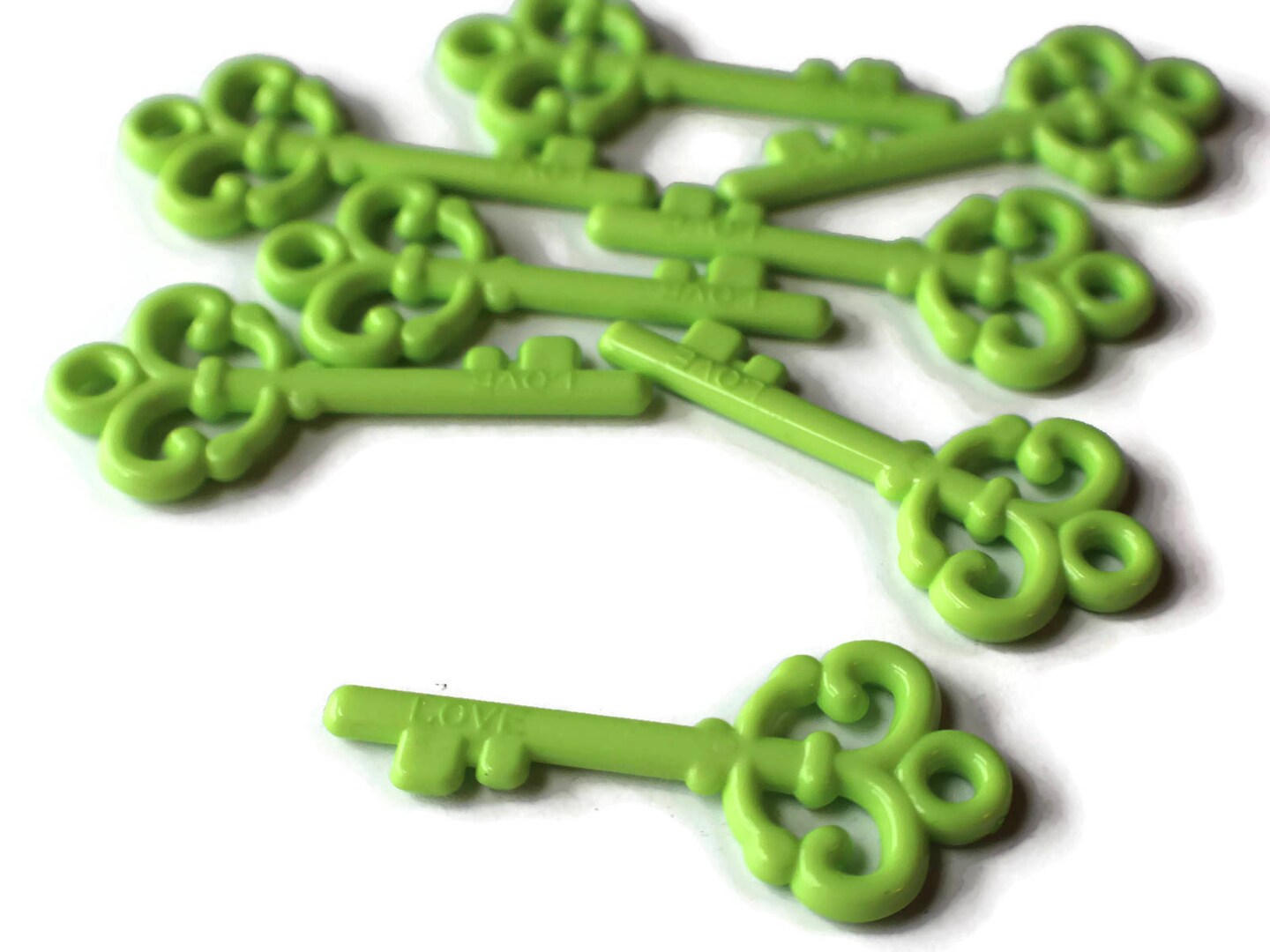 8 62mm Lime Green Skeleton Key Charms - Plastic Key Pendants bT1