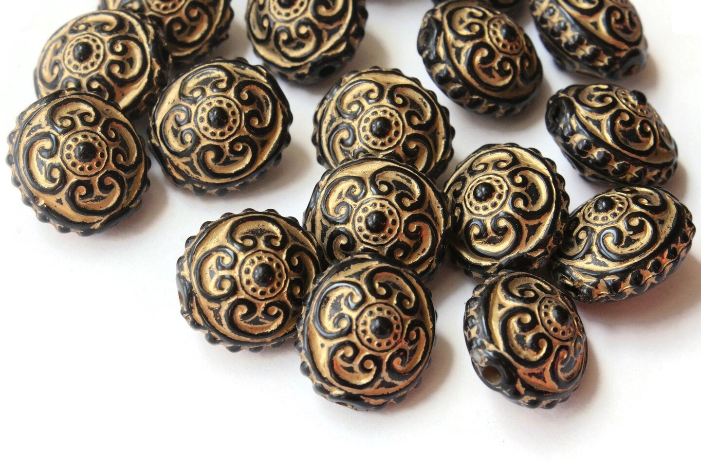 20 15mm Black Plastic Oval Beads with Gold Trim