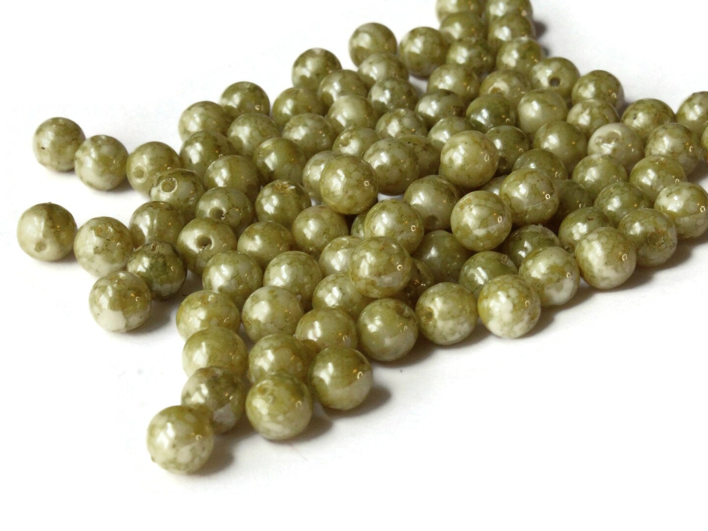 100 8mm Round Green Vintage Plastic Beads