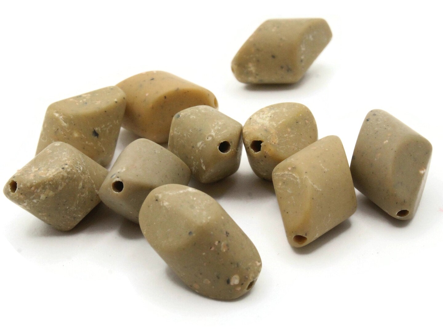 10 20mm Tan Diamond Beads with Black Specks - Vintage Plastic Beads